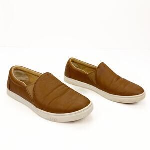 UGG Brown Leather Slip On Sneakers Flat Shoes Sz 7 Casual Minimal Basic Comfort